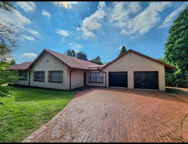 4 BEDROOM HOUSE FOR SALE IN CONSTANTIA KLOOF